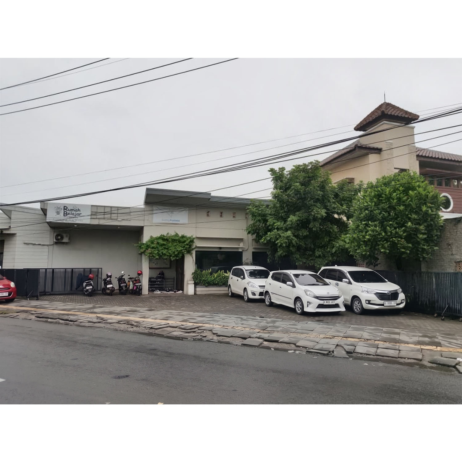 Halaman Depan Rumah Belajar Cirebon